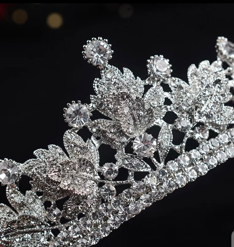 THICK SILVER TIARA